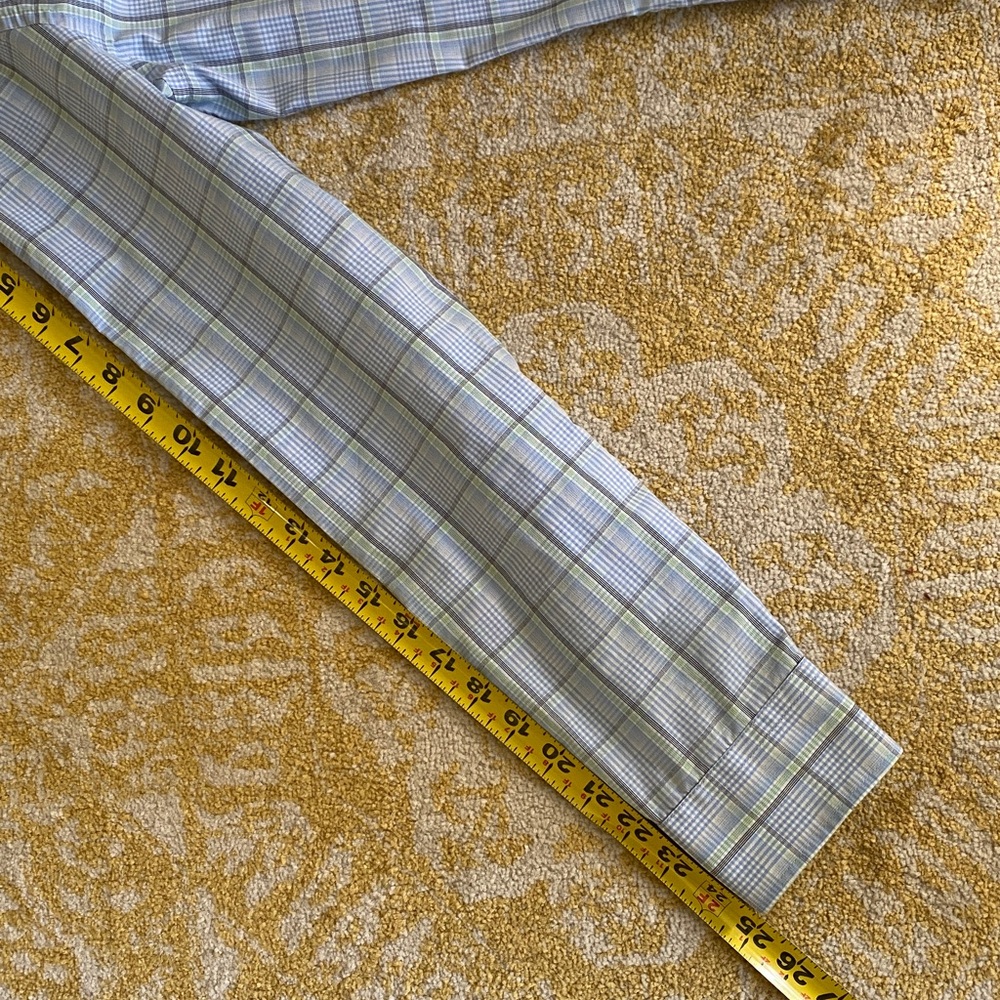 Van Heusen Never Tuck Men’s Med Runs Small Lt Blue Plaid Button Down Shirt - Picture 12 of 14